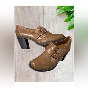 Sole Sensability Heeled Loafers size 8